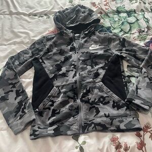 Kids‎ Nike gray camo zip hoodie L